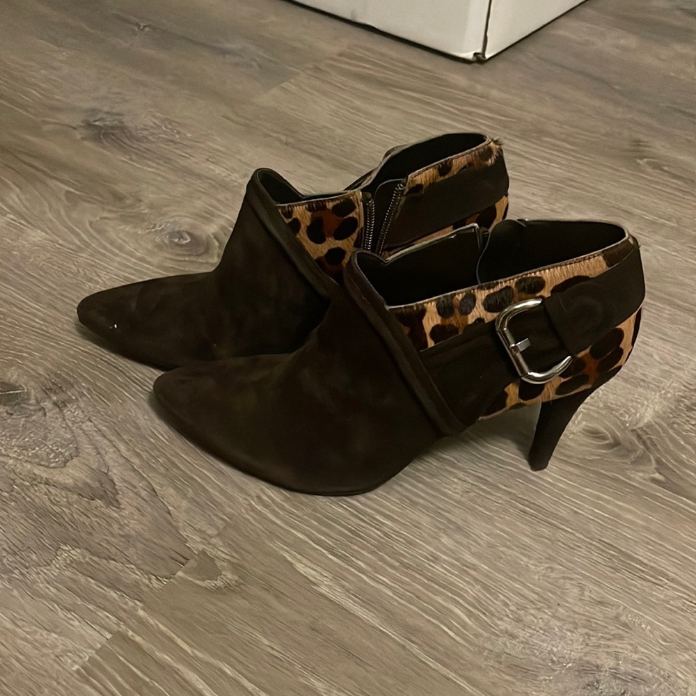 Brown leopard booths 2"
